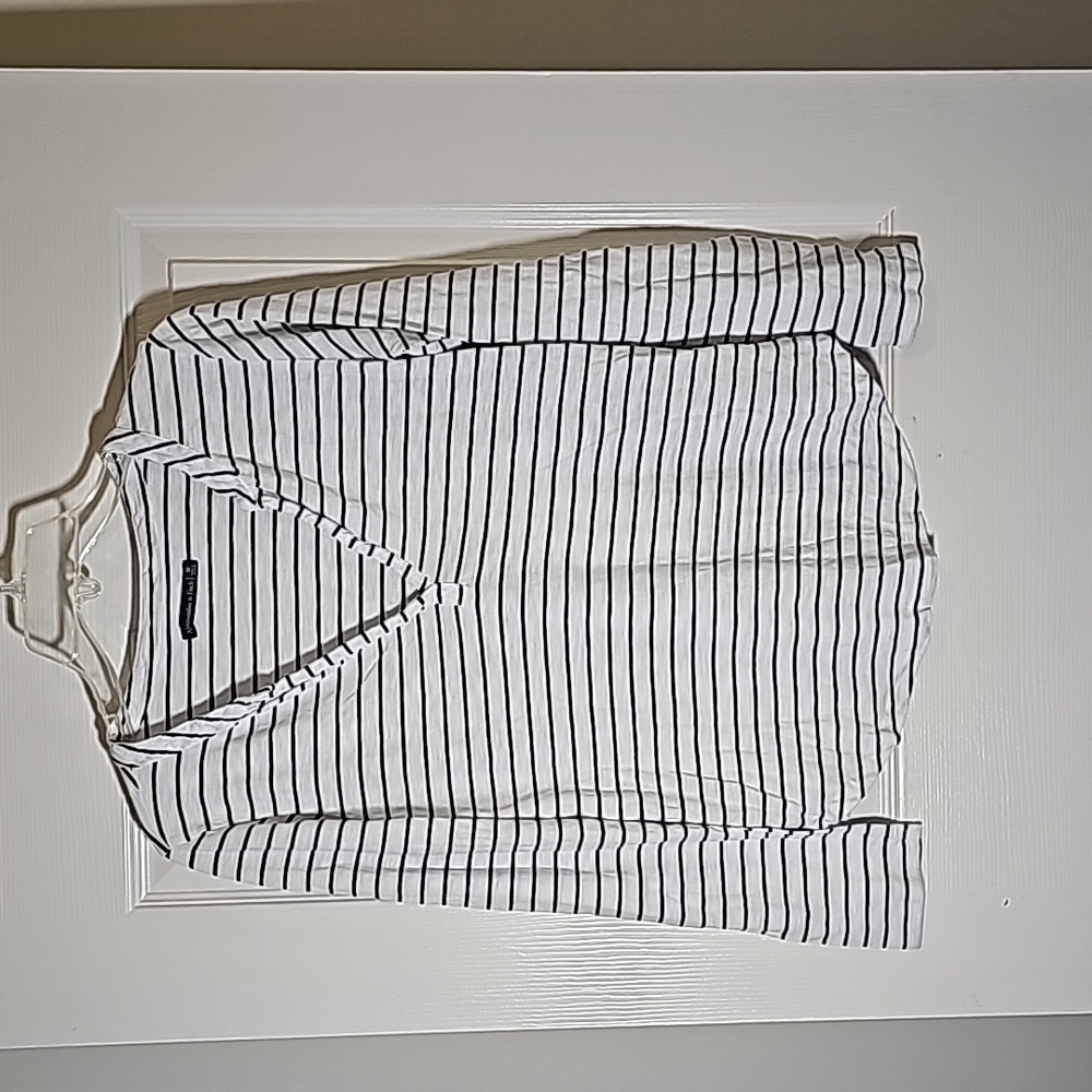 Abercrombie & Fitch Striped V Neck Long Sleeve Tee Size M - Picture 1 of 4